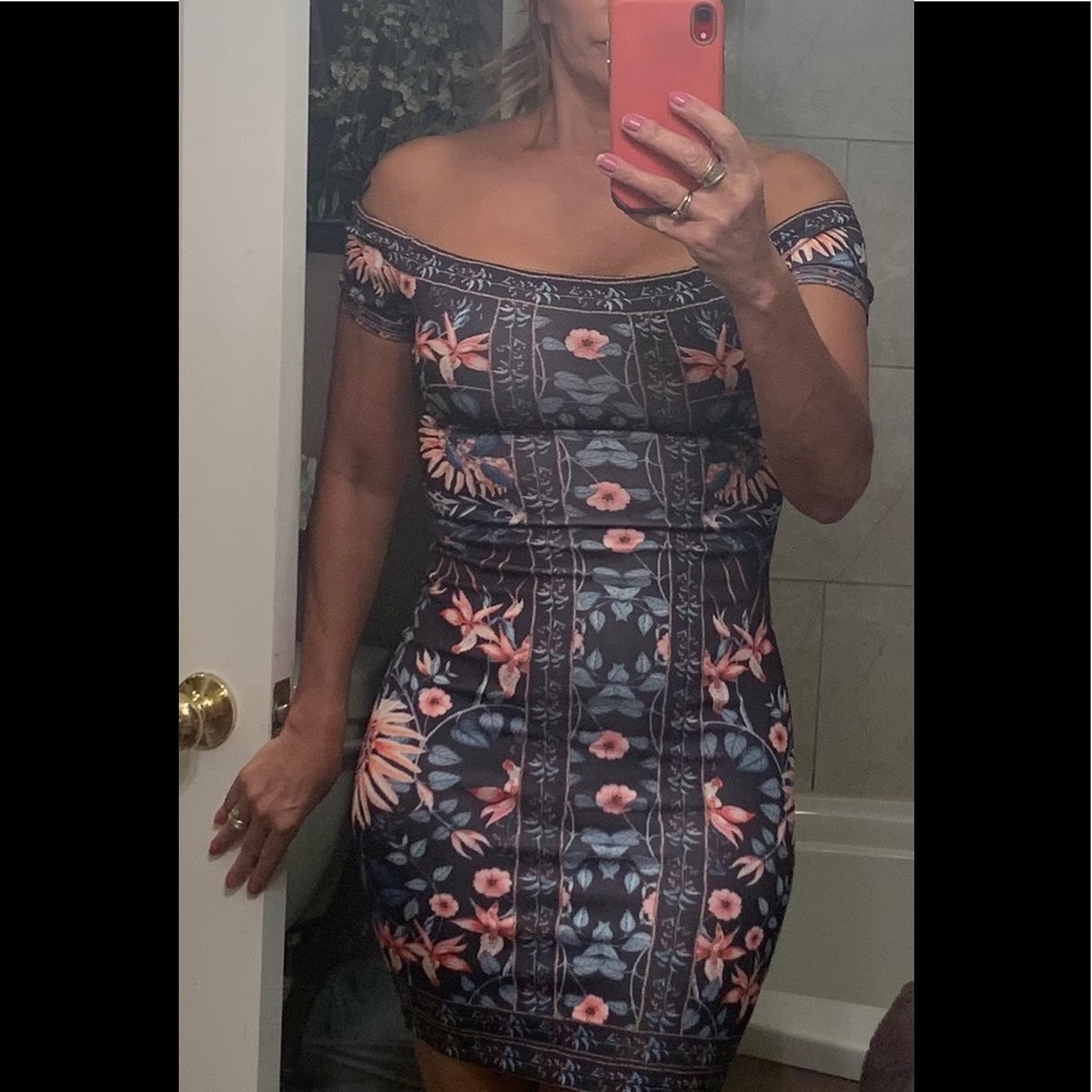 Mini flowered dress - Picture 3 of 4